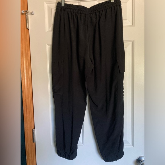 EUC Zara Elastic Waist Cargo Pants- Medium - Picture 4 of 13